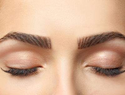 Eyelash or eyebrow tinting